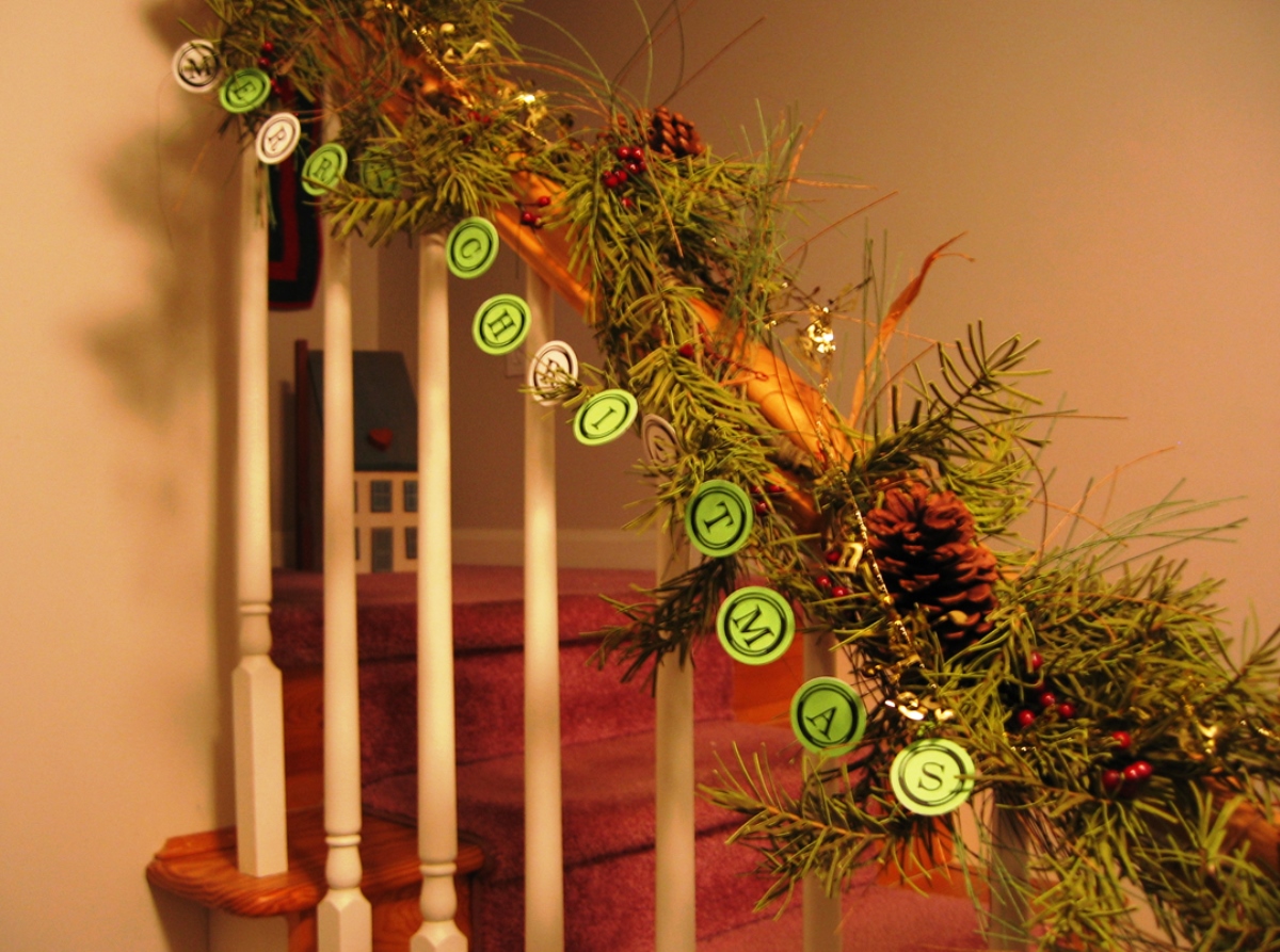 Christmas Staircase Decoration 1