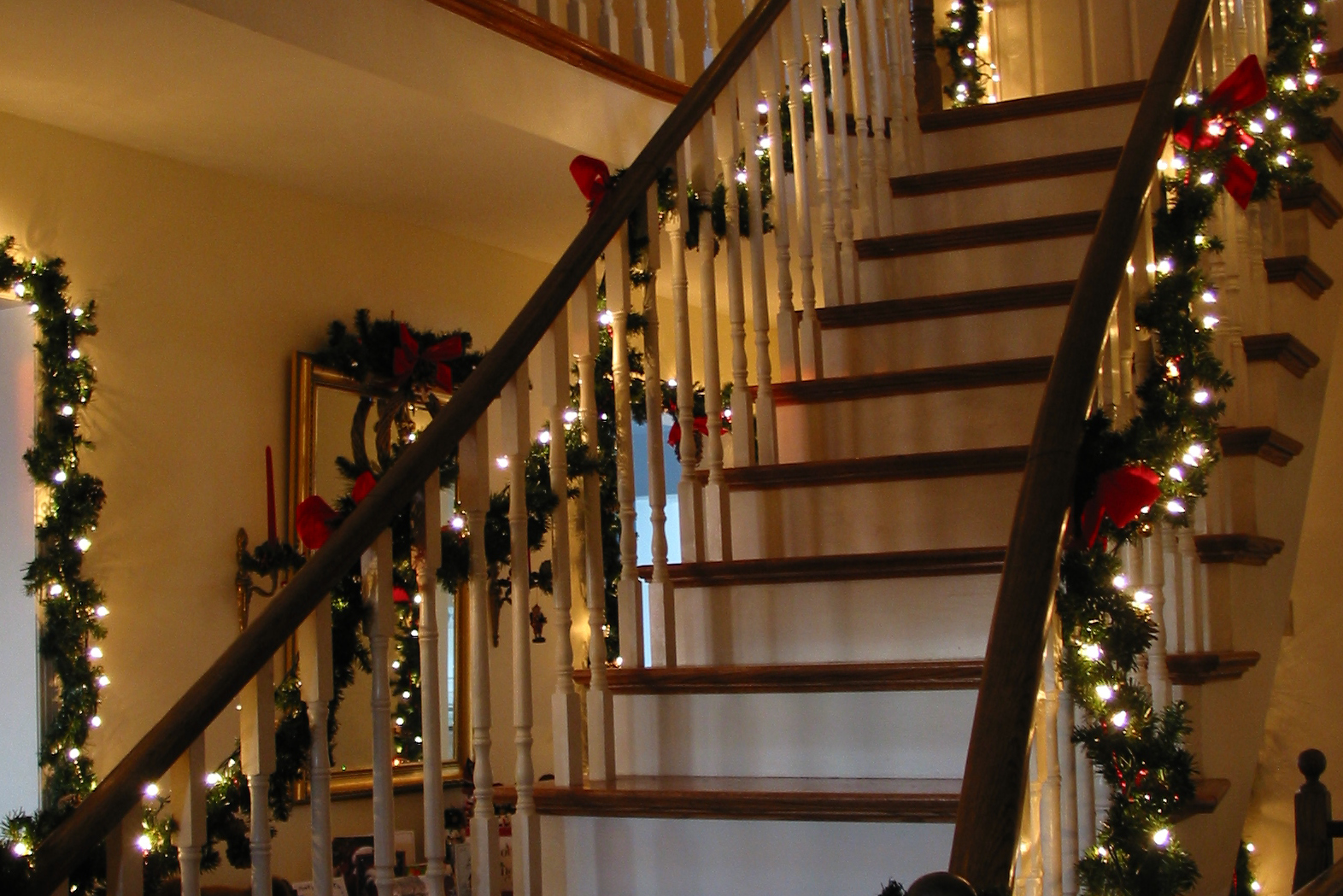 Christmas Staircase Decoration 15