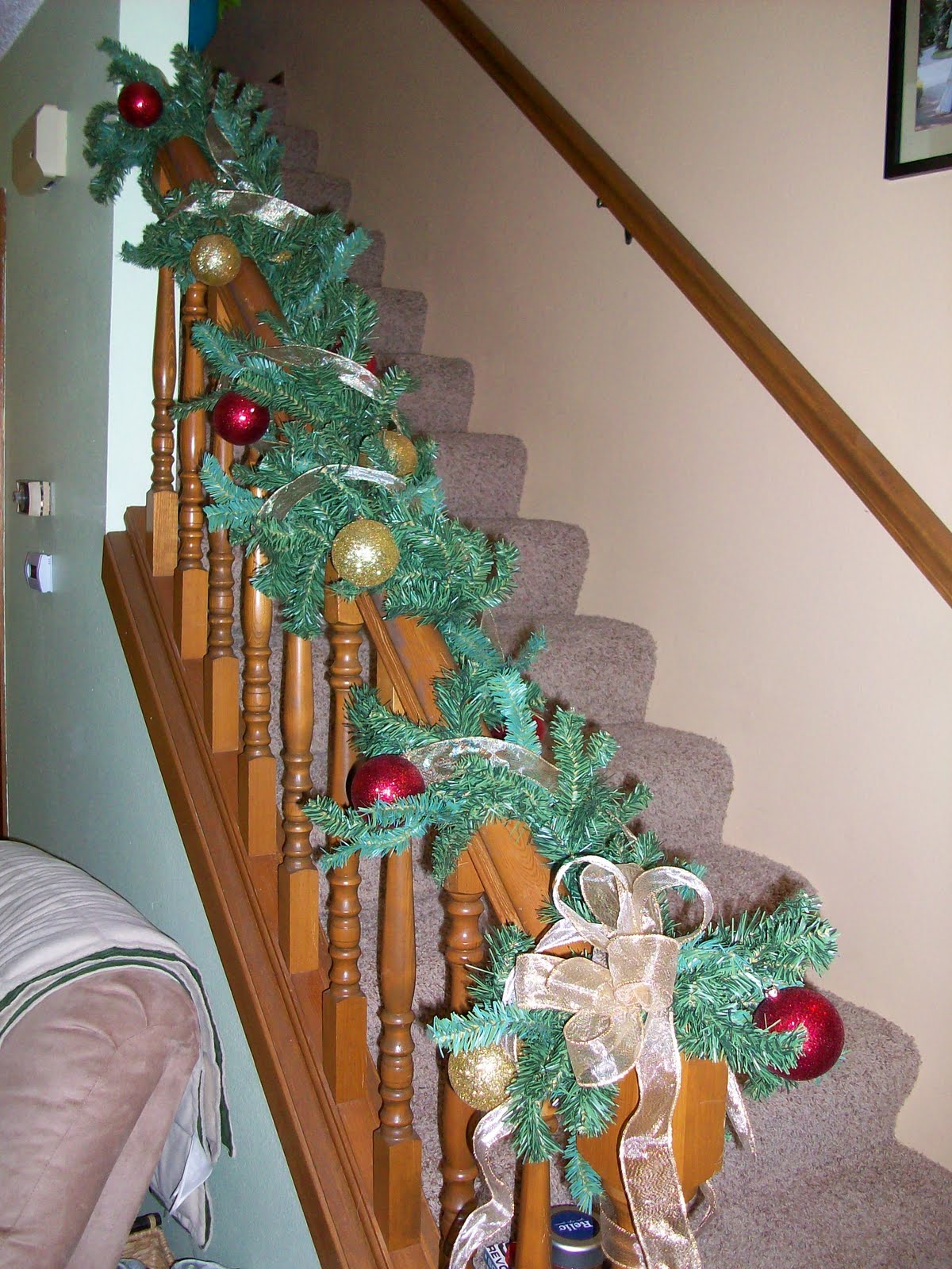 Christmas Staircase Decoration 17