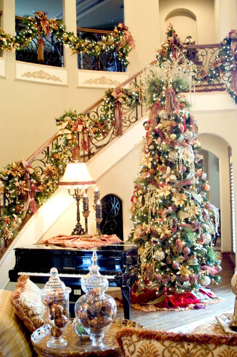 Christmas Staircase Decoration 2