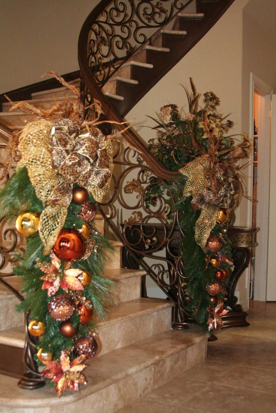 Christmas Staircase Decoration 6