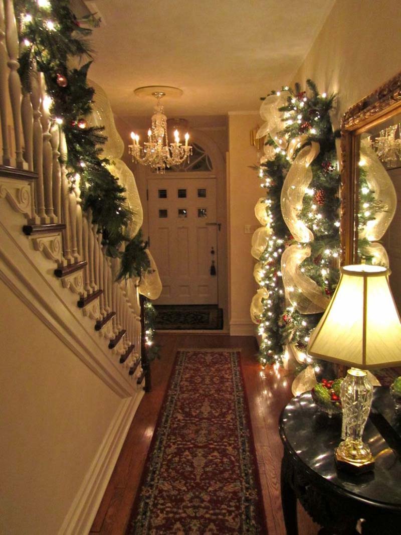 Christmas Staircase Decoration 8