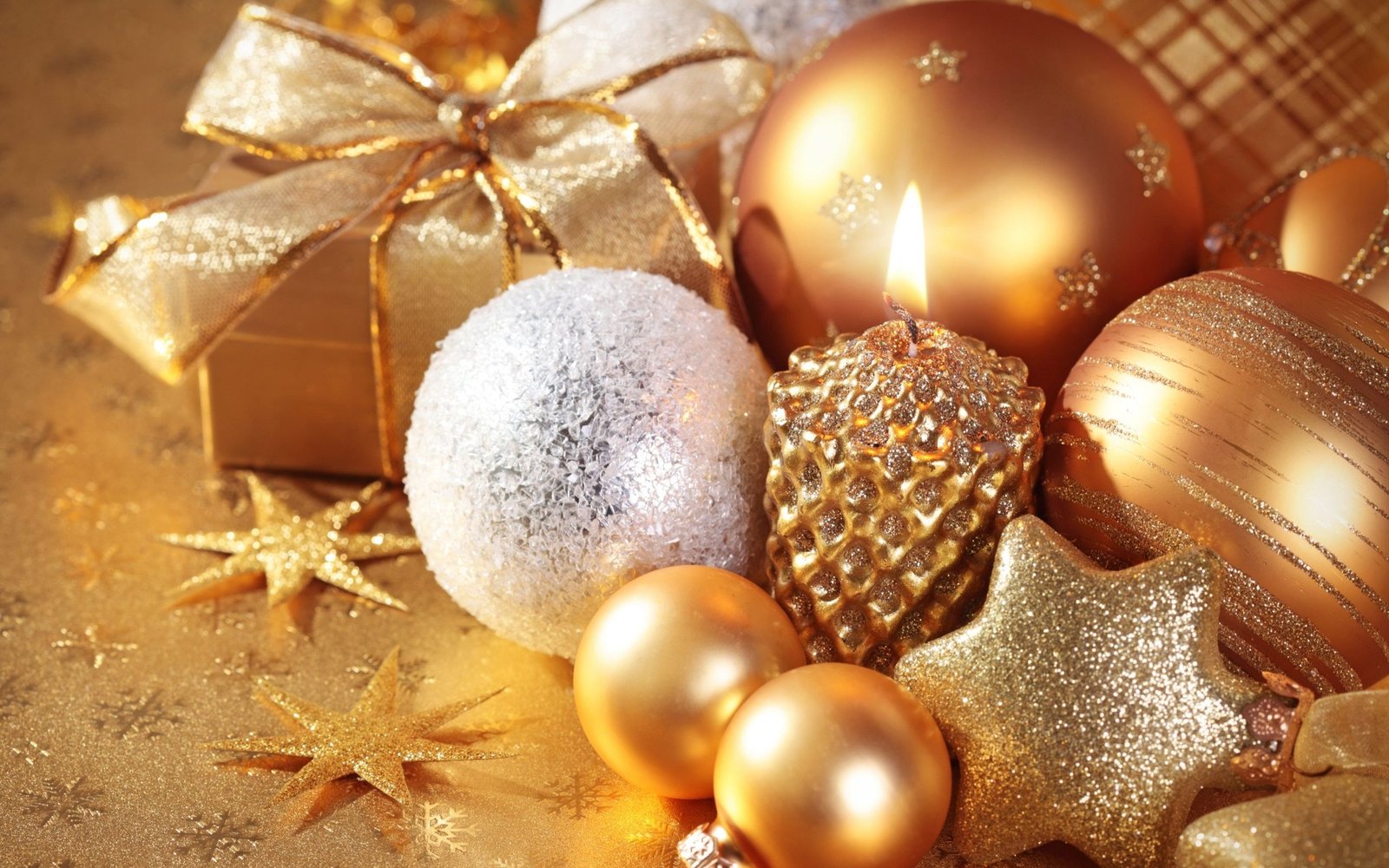 Gold Christmas Decorations - Golden Christmas decorations - Christmas