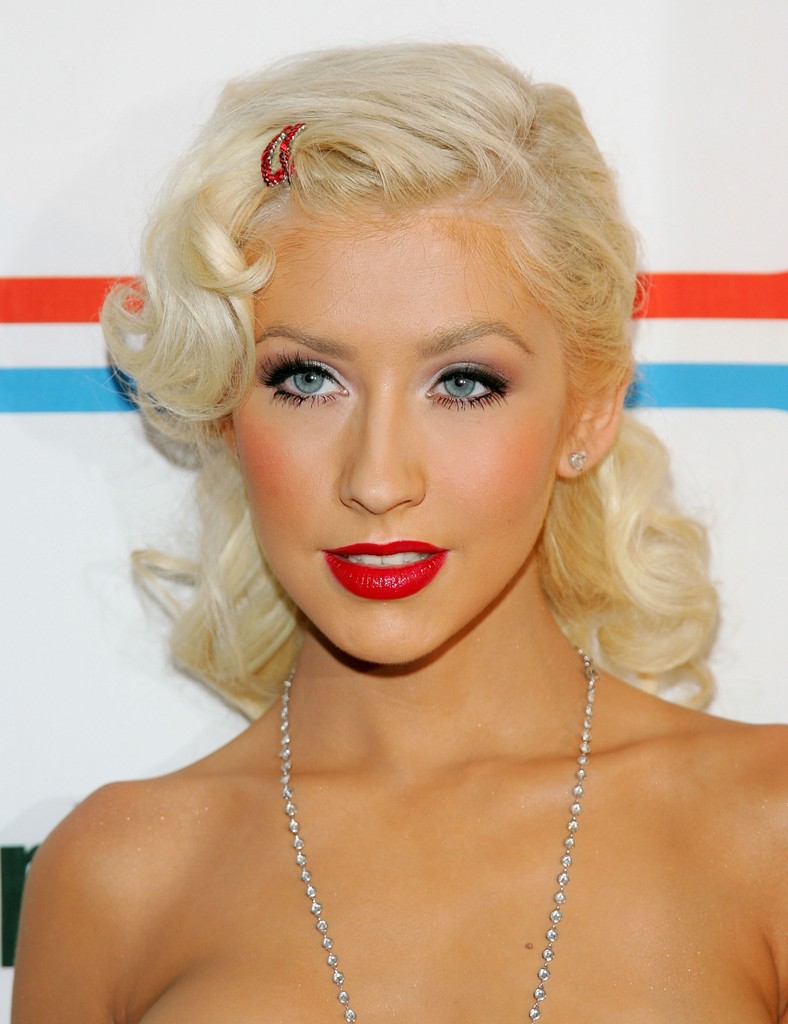 Christina Aguilera Retro Hairstyle