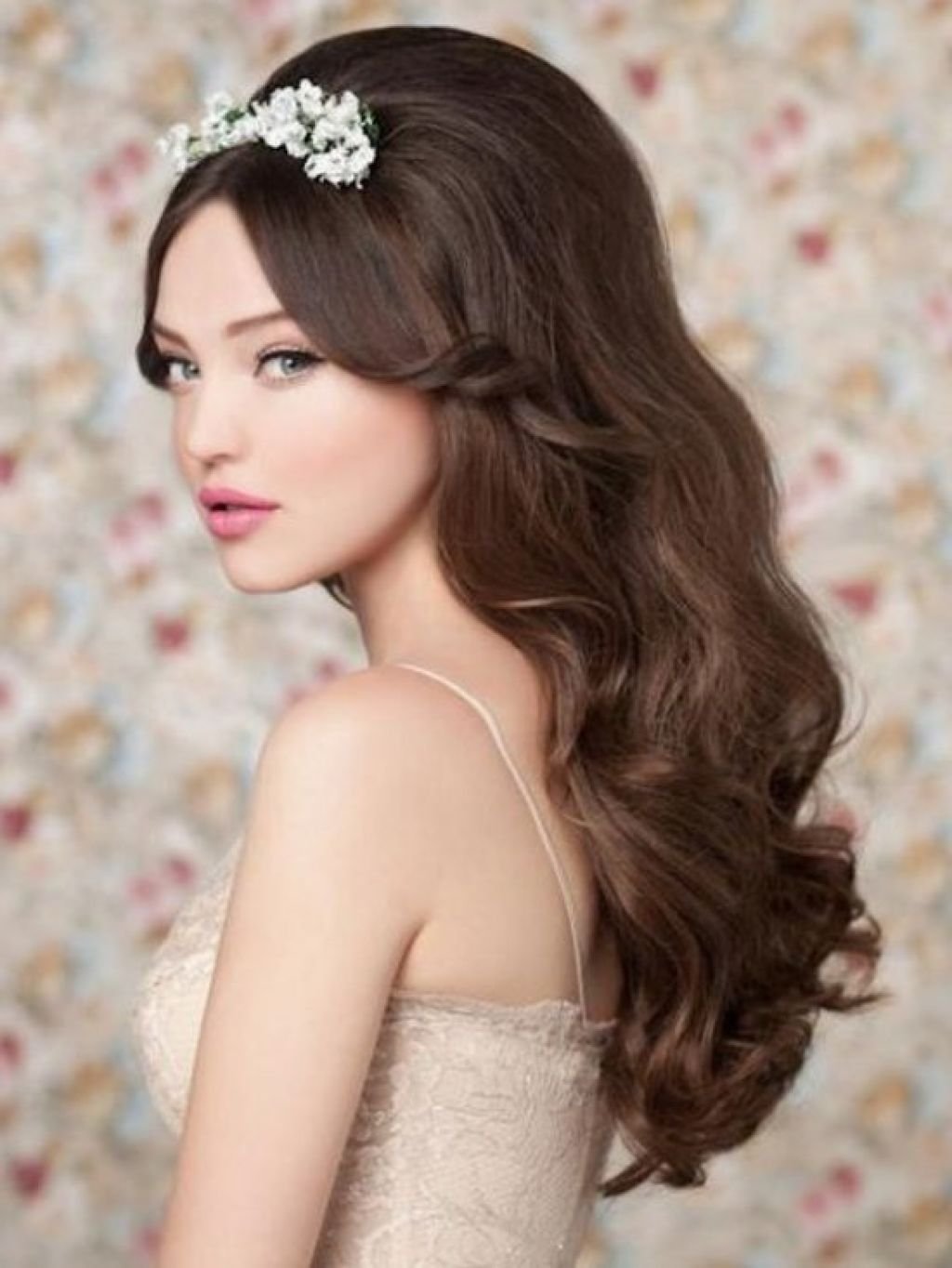 Simple Hair Style For Female Wedding for Rounded Face