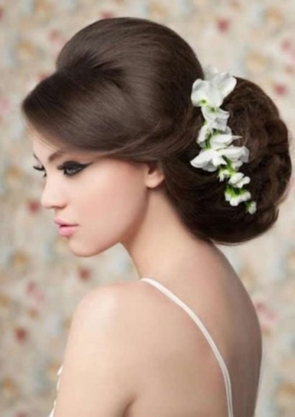 Low Buns Retro Wedding Hairstyles