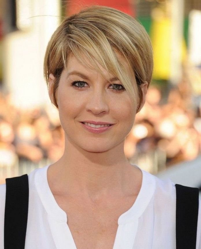 Easy Short Hairstyles For Round Faces