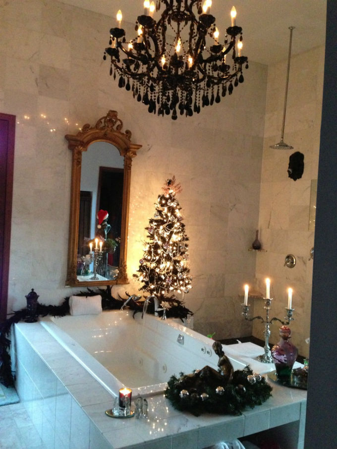 Bathroom Christmas Decorating