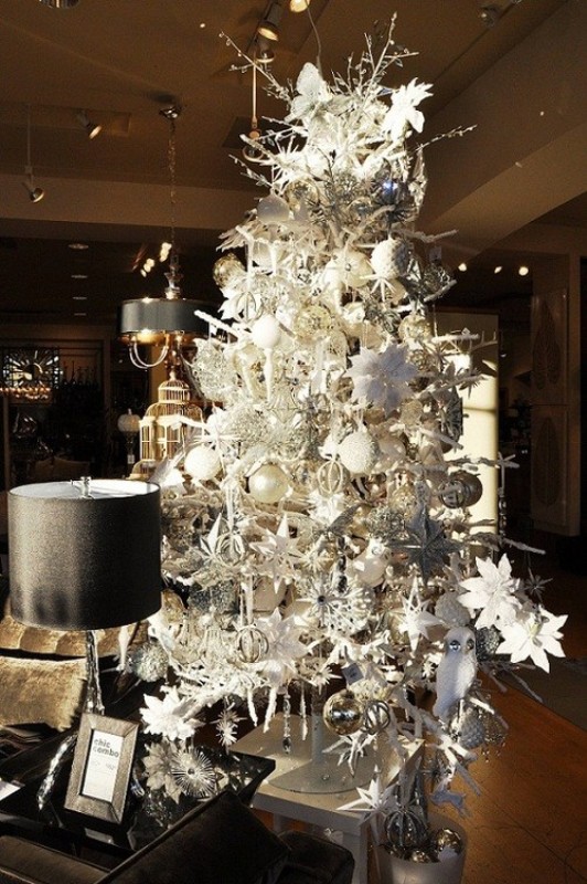 black-and-white-christmas-tree-ideas