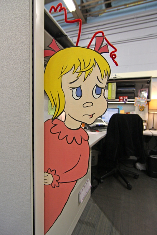 christmas-office-cube-decorating-contest