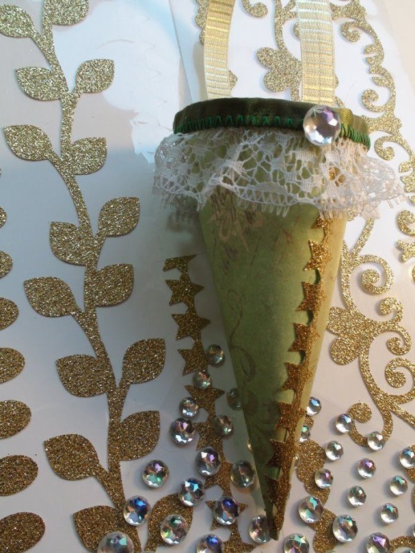 easy-to-make-paper-christmas-ornaments
