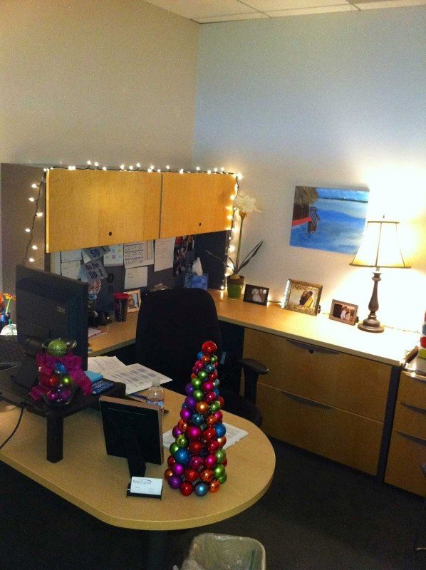 elegant-office-christmas-decorating-ideas