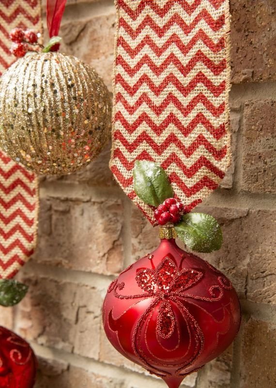 red-and-gold-christmas-decorating-ideas-2016