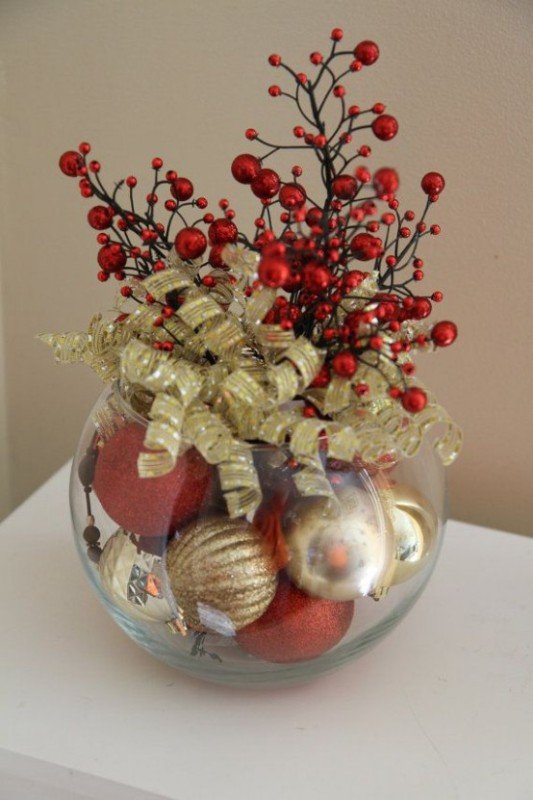 red-and-gold-christmas-decorations