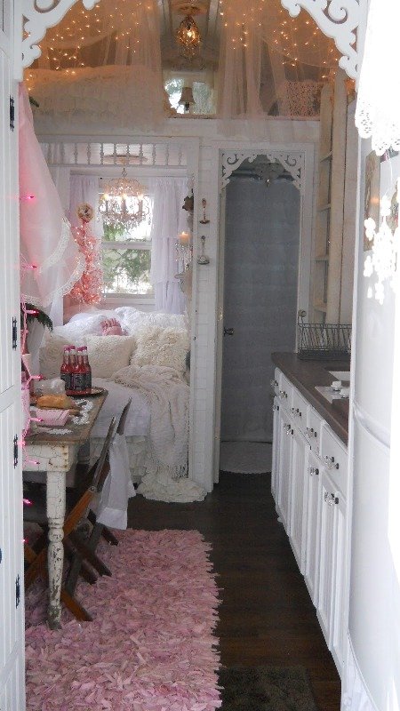 shabby-chic-tiny-retreat