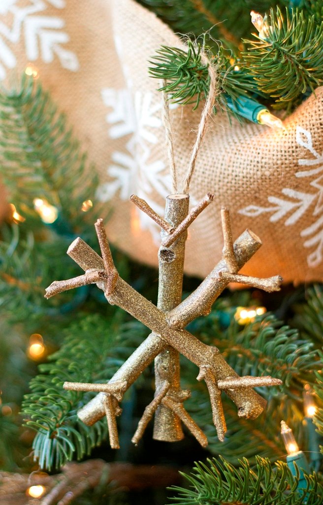 Snowflake Christmas Tree Ornaments DIY