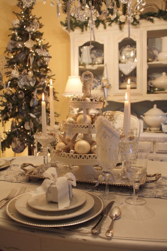 white-christmas-table-setting