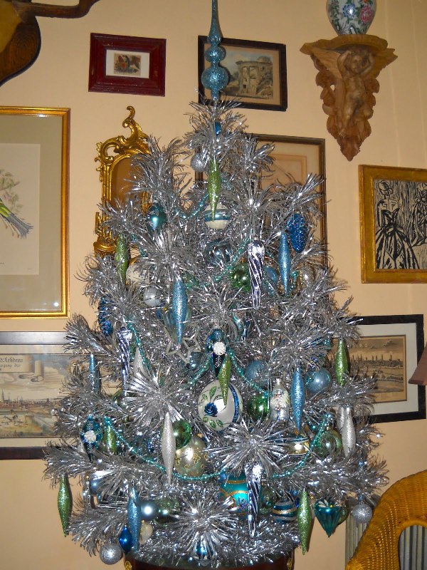 aluminum-christmas-tree