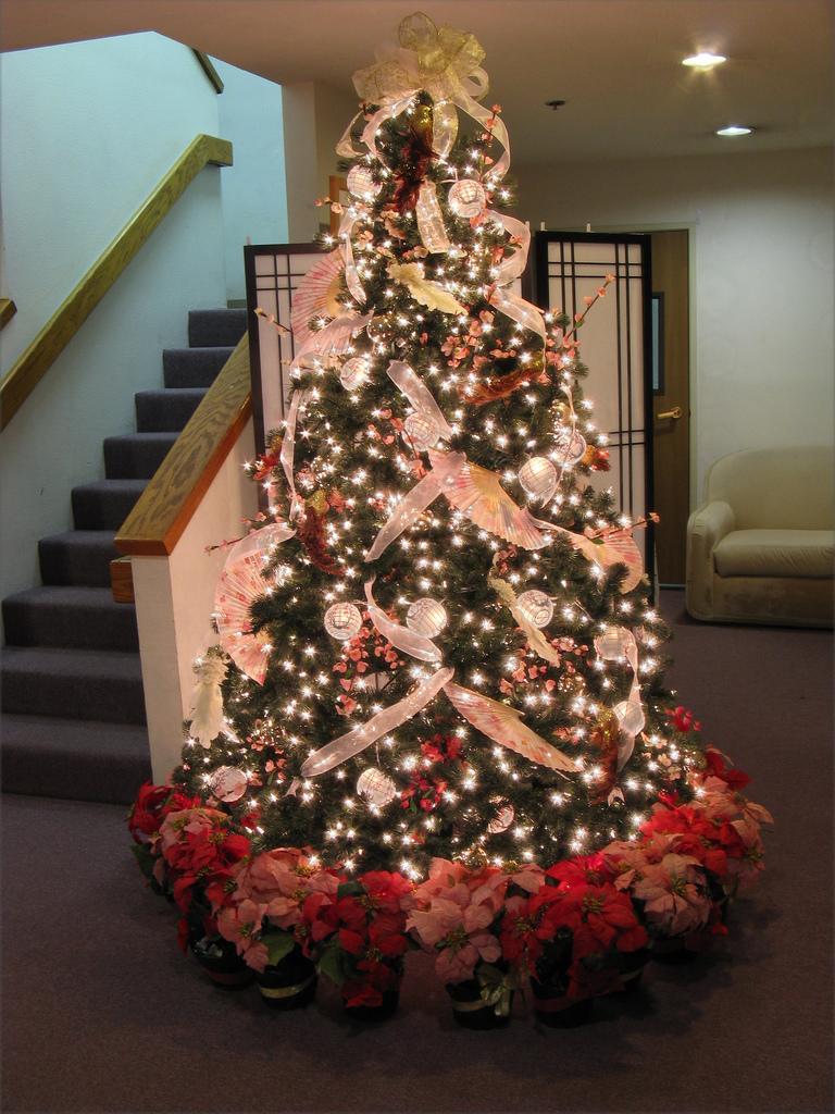 awesome-christmas-tree-decorating-ideas