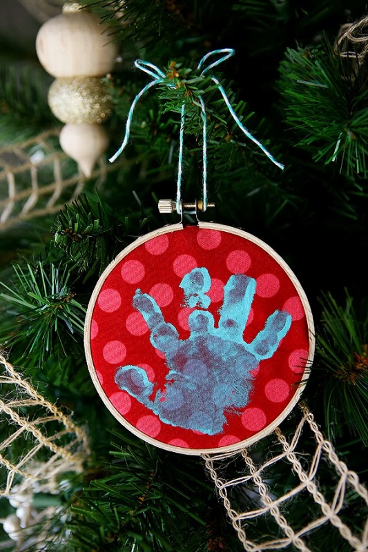 babys-first-christmas-ornament-handprint