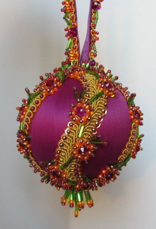 beaded-christmas-ornaments