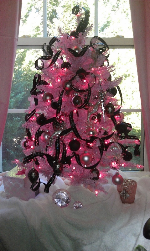 black-pink-christmas-tree-with-lights