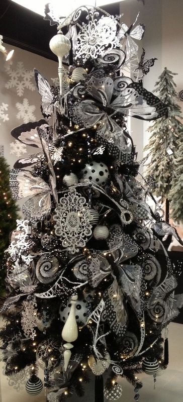 black-and-white-christmas-tree-ornaments