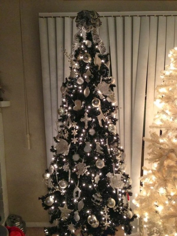 black-with-white-christmas-tree-ornaments