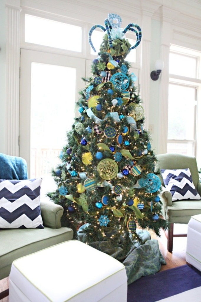 blue-and-green-christmas-tree-decorations-2016