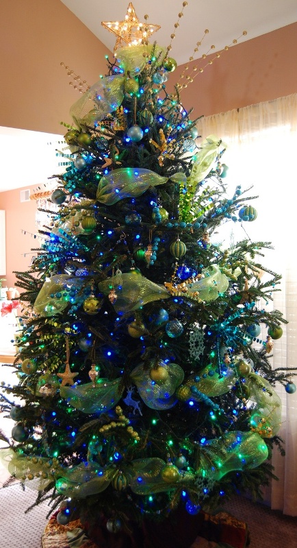blue-and-green-christmas-tree