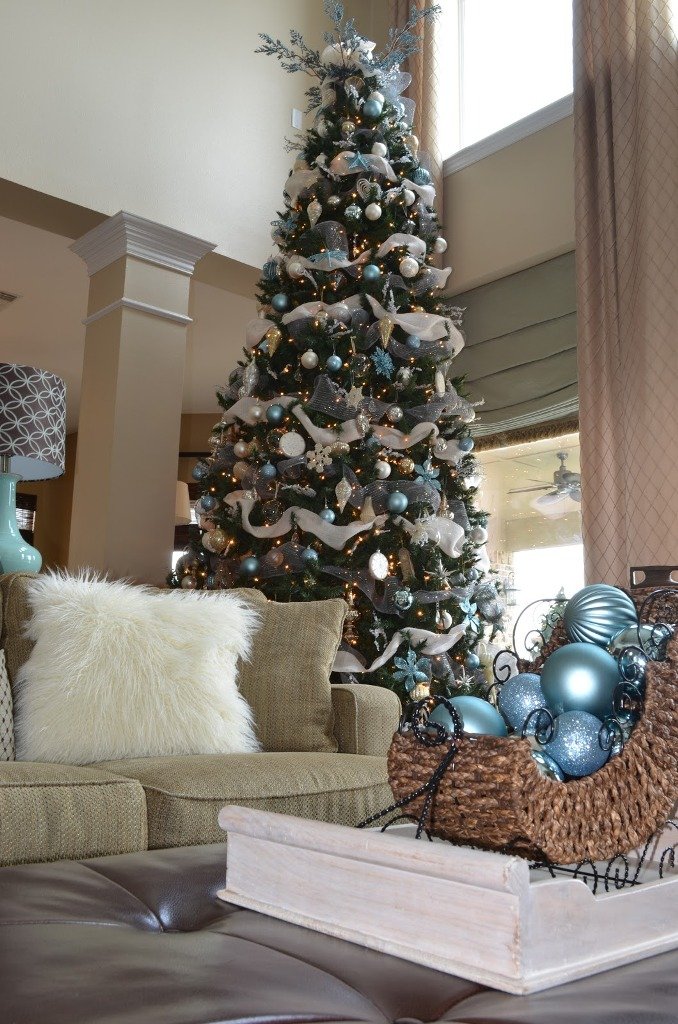 burlap-christmas-tree-blue-and-white