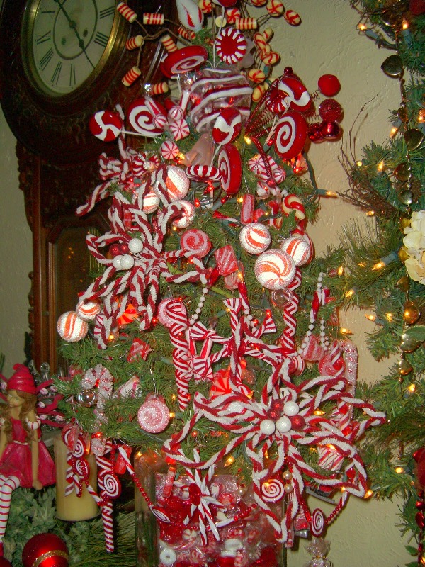 candy-cane-christmas-tree-2016