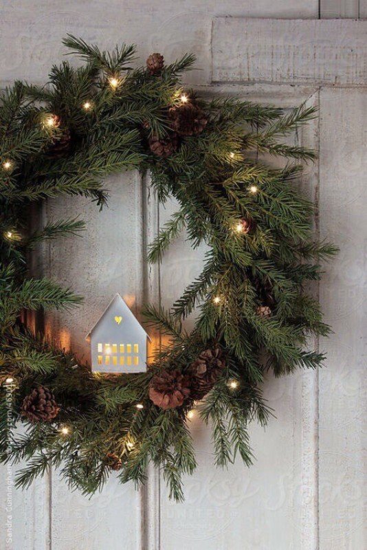 christmas-door-wreaths-with-lights