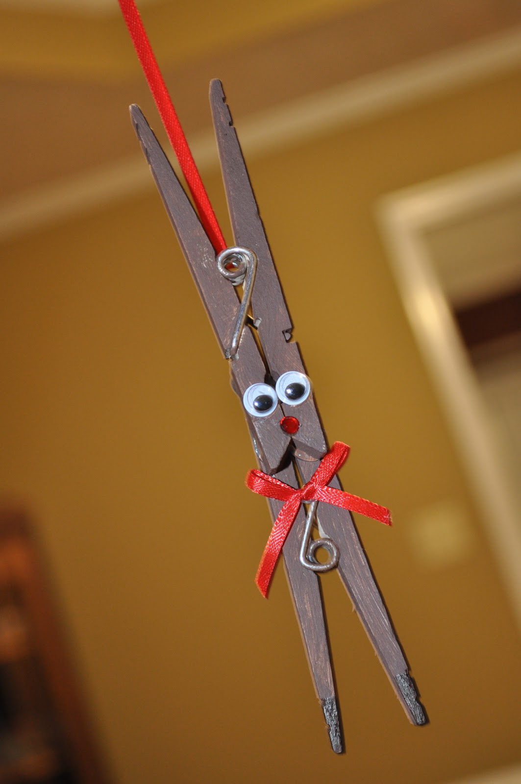christmas-kids-crafts-clothespin-reindeer