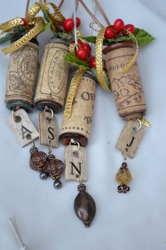 christmas-ornaments-from-wine-corks