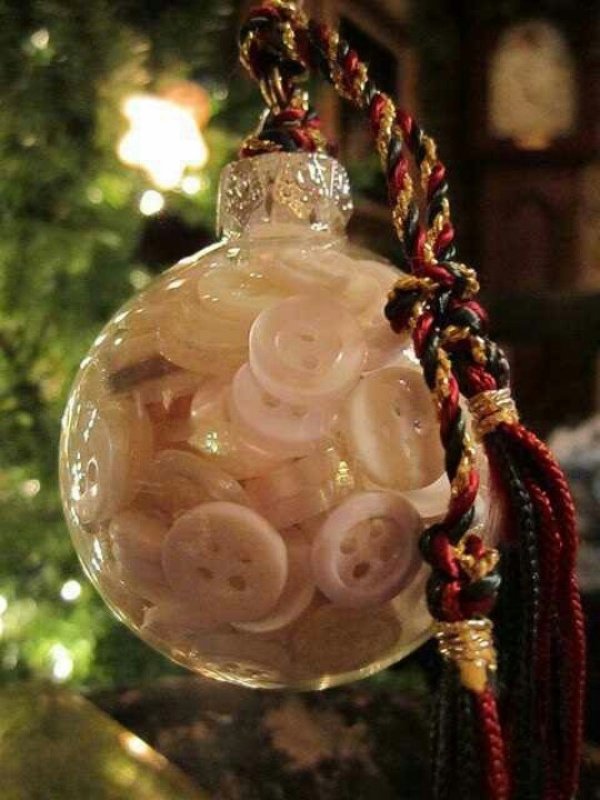 christmas-ornaments-with-buttons