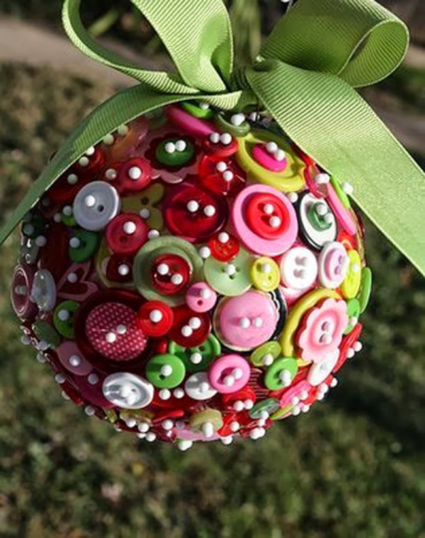 christmas-ornaments-with-buttons