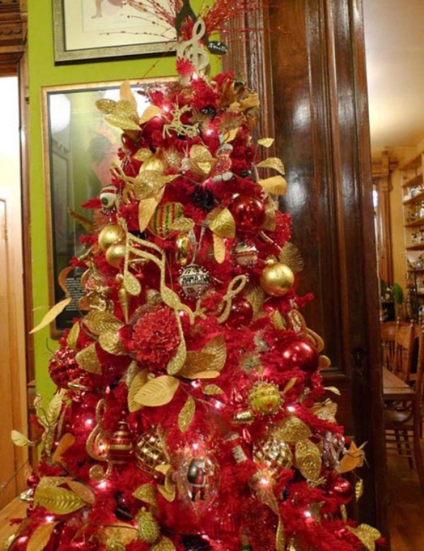 christmas-tree-decorations-gold-and-red