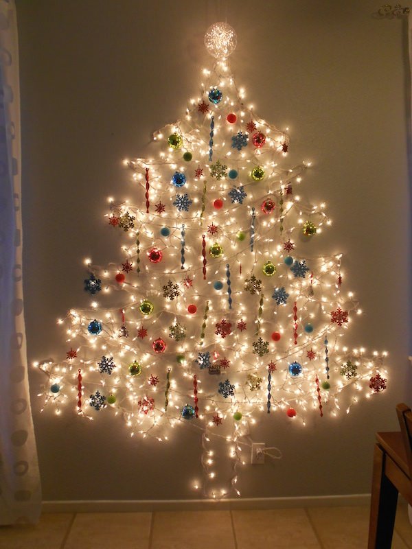 christmas-tree-on-wall-as-lights