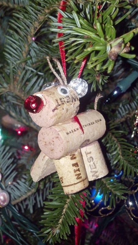 christmas-tree-ornaments-made-from-wine-corks