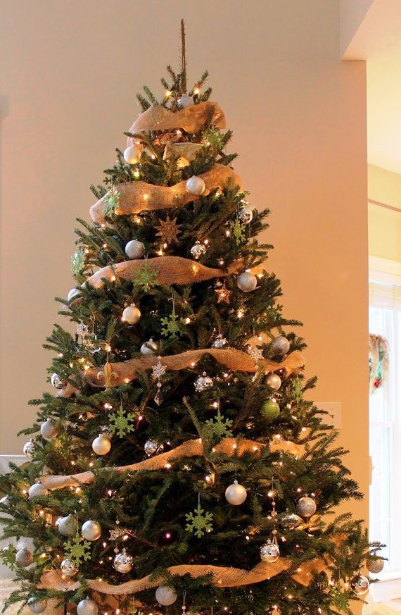 christmas-tree-with-burlap-ribbon