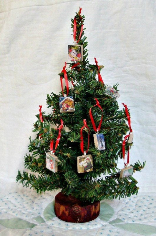 christmas-tree-with-ornaments-miniature