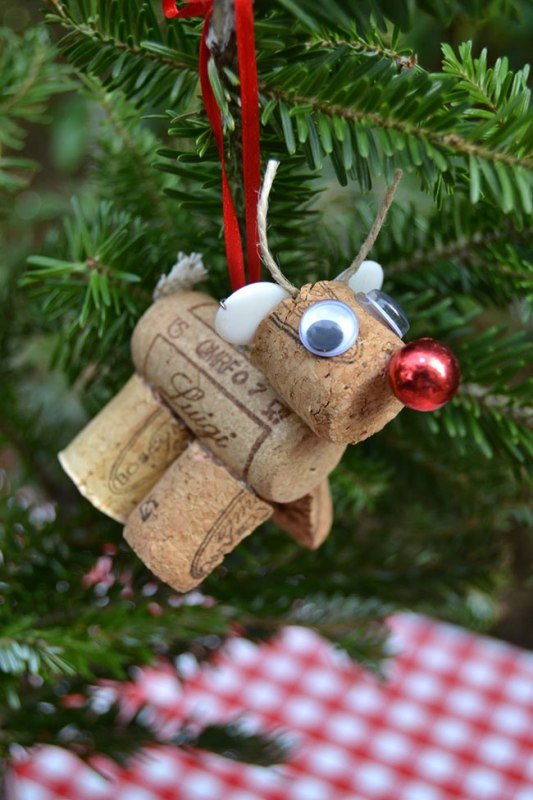 30 Creative DIY Wine Cork Christmas Ornaments Ideas MagMent