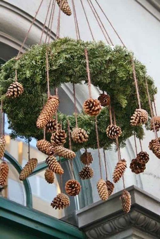 christmas-wreath-with-pine-cones