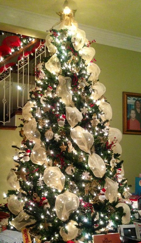 christmas-tree-angled-gold-mesh