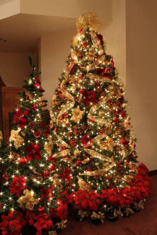 christmas-tree-decorations-traditional-colors-red-green