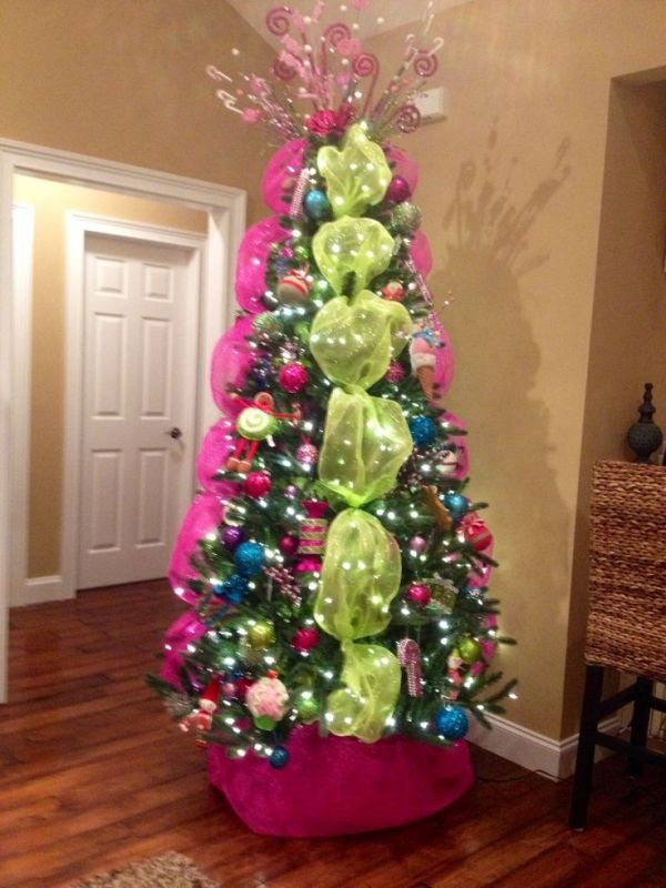 christmas-tree-with-deco-mesh