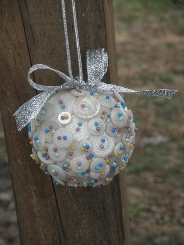 cool-button-christmas-tree-ornaments