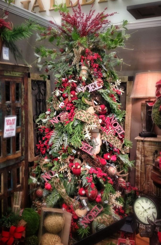 cool-christmas-tree-with-burlap-ribbon
