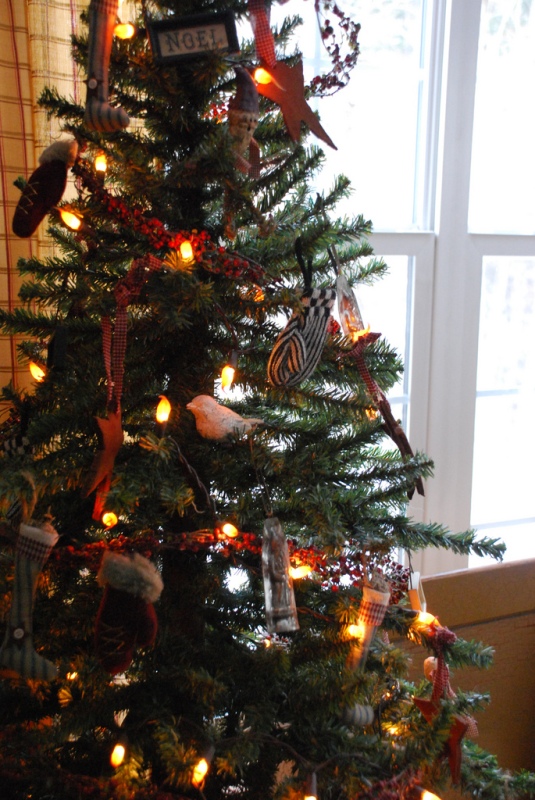 cool-primitive-christmas-tree